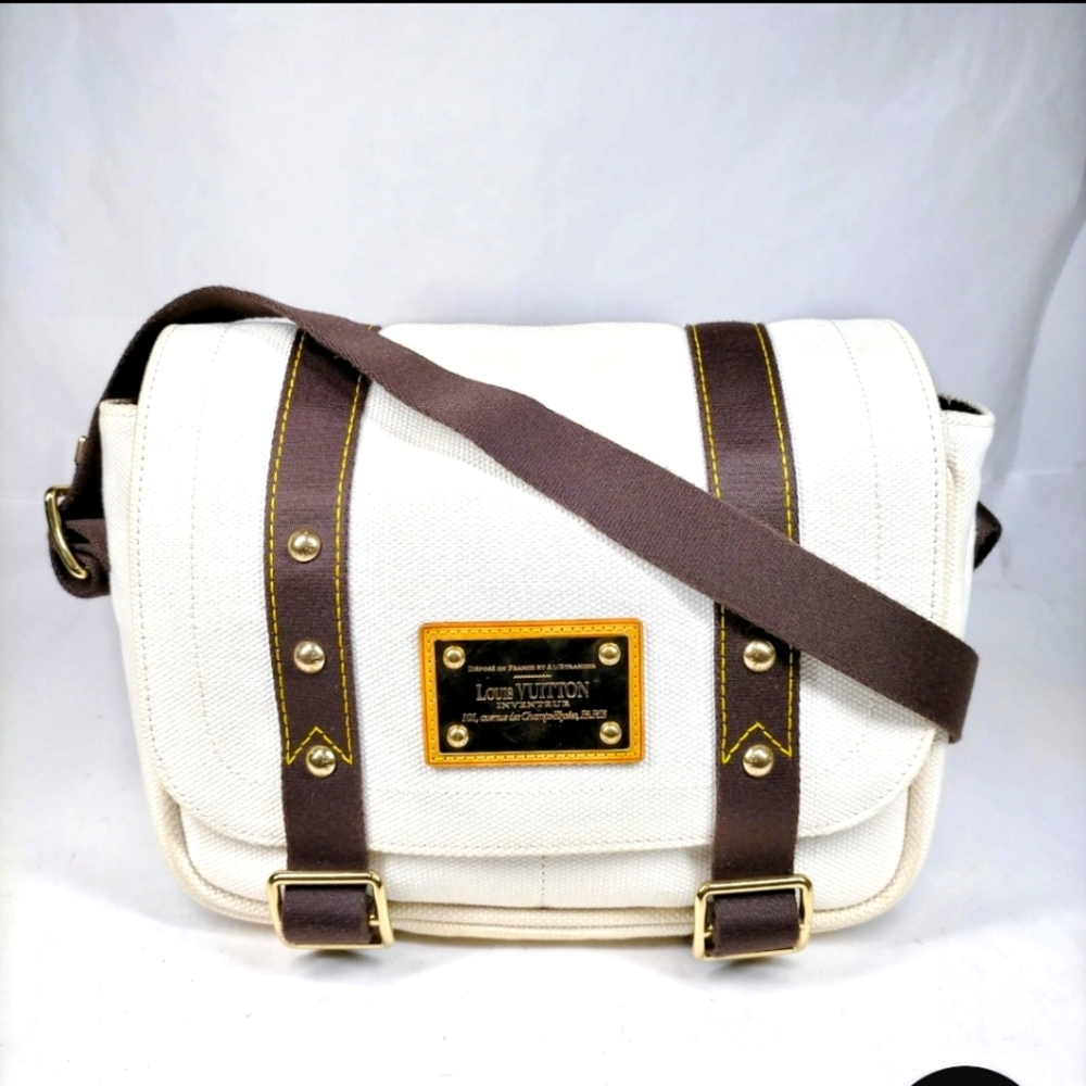 LOUIS VUITTON Antigua Besace PM
Messenger White - Picture 1 of 15